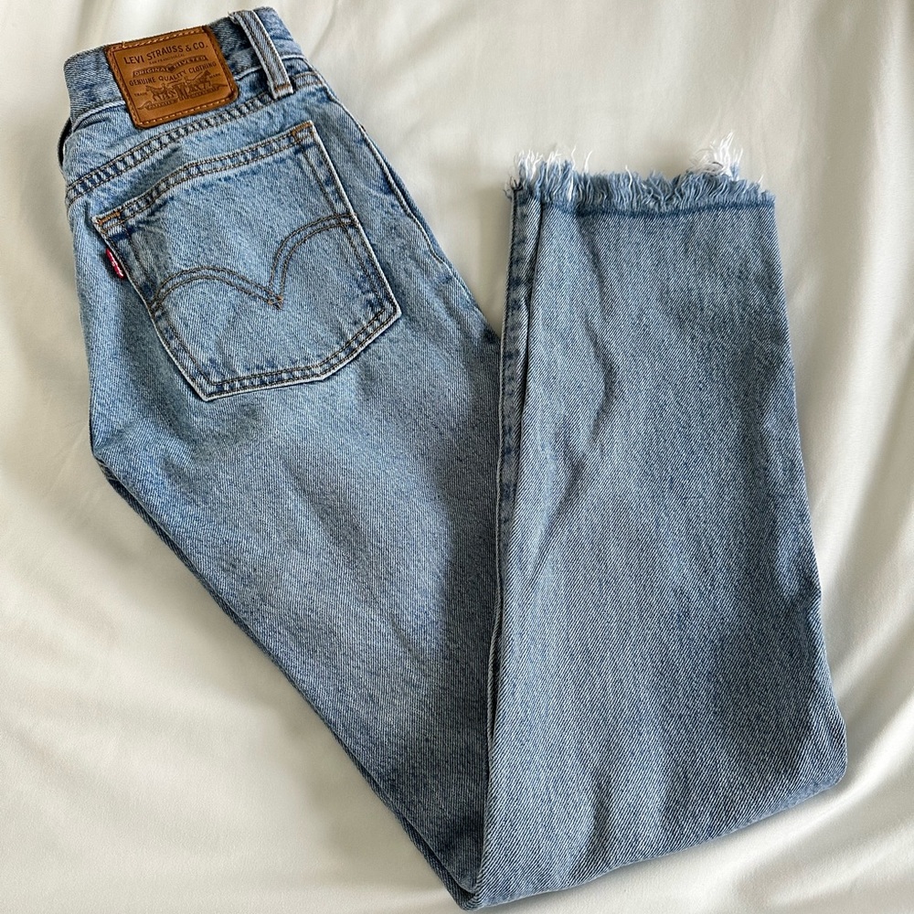 Levis wedgie fit light wash jeans